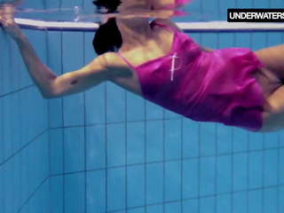 Zlata Oduvanchik Swims in a Pink Top and Undresses: xxx video 4c